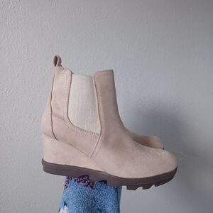 SERRA Women's Tan Suede Wedge Ankle Boots